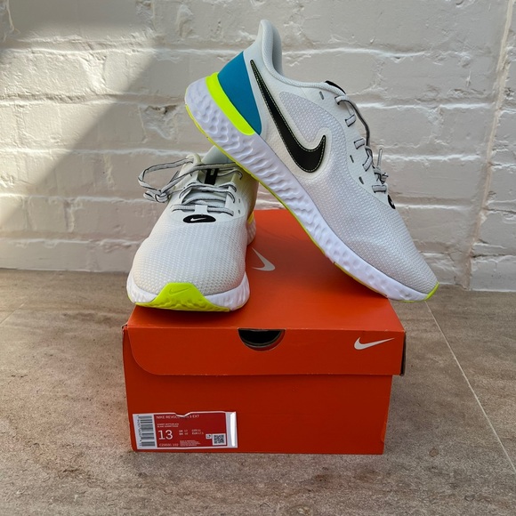 NWT Nike Revolution 5 EXT - Picture 10 of 11